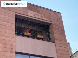 siatka dla kota balkon krakow, bezinwazyjny montaz siatki dla kota, zabezpieczenie balkonu przed wypadnieciem kota, siatki ochronne dla kota krakow