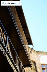 zabezpieczenie kota siatka krakow, montaz balkon kot krakow, ochrona kota balkon