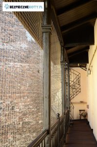ochrona kota balkon krakow, siatki dla kotow krakow, zabezpieczenie balkonu dla kotow