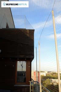 montaz siatki dla kota krakow, ochrona kota balkon, zabezpieczenie konstrukcja metalowa