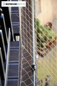 siatki dla kota krakow, montaz zabezpieczenia balkonowego dla kota, siatka kot balkon krakow