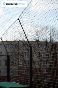 montaz siatek dla kota taras, zabezpieczenie kota siatka na tarasie, siatki przeciw wypadnieciu kota, ochrona tarasu dla kota