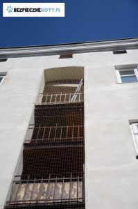 siatki na kota krakow wejscie, drzwi siatkowe zabezpieczenie przed kotem, montaz siatki