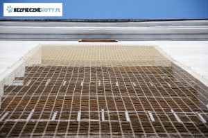 montaz siatek dla kota balkon krakow, zabezpieczenie elewacji dla kota, siatki na kota sobieskiego 10