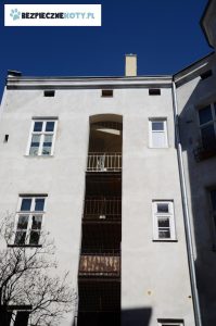 zabezpieczenie budynku przed wypadnieciem kota, siatki balkonowe montaz krakow, siatki dla kota sobieskiego