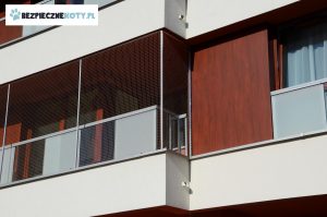 system siatki balkon dla kota konstrukcja stalowa, montaz siatki kot, zabezpieczenie przed wypadnieciem krakow, siatka ochronna